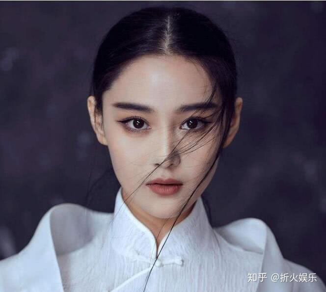 张馨予在广州买房,迁就何捷,不忍与他分离,堪称