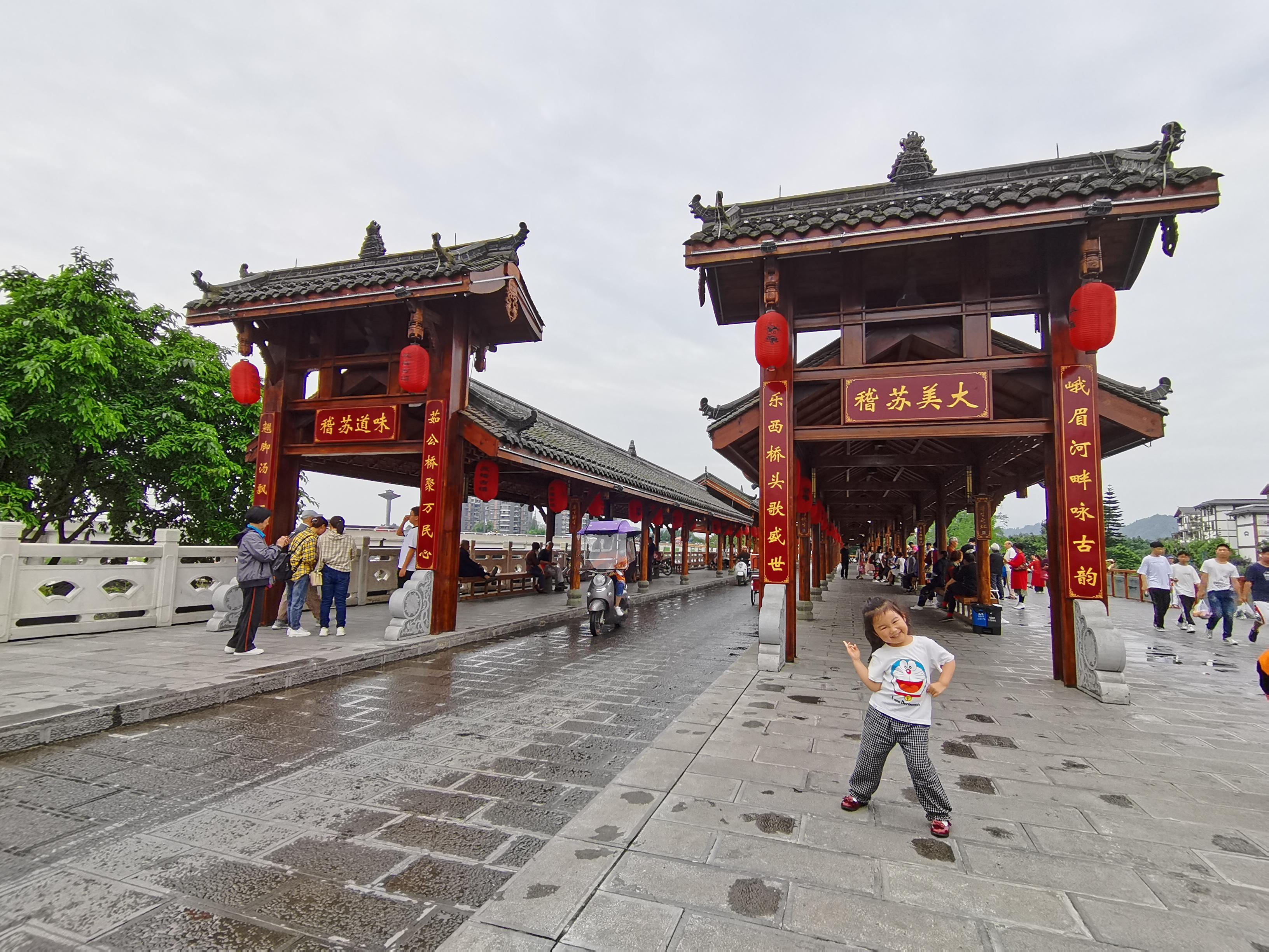 乐山有个古镇因一道菜而出名游客蜂拥来打卡感觉少了古韵灵魂