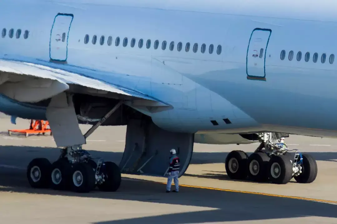 扒飞机是个技术活80人都没逃过这一关