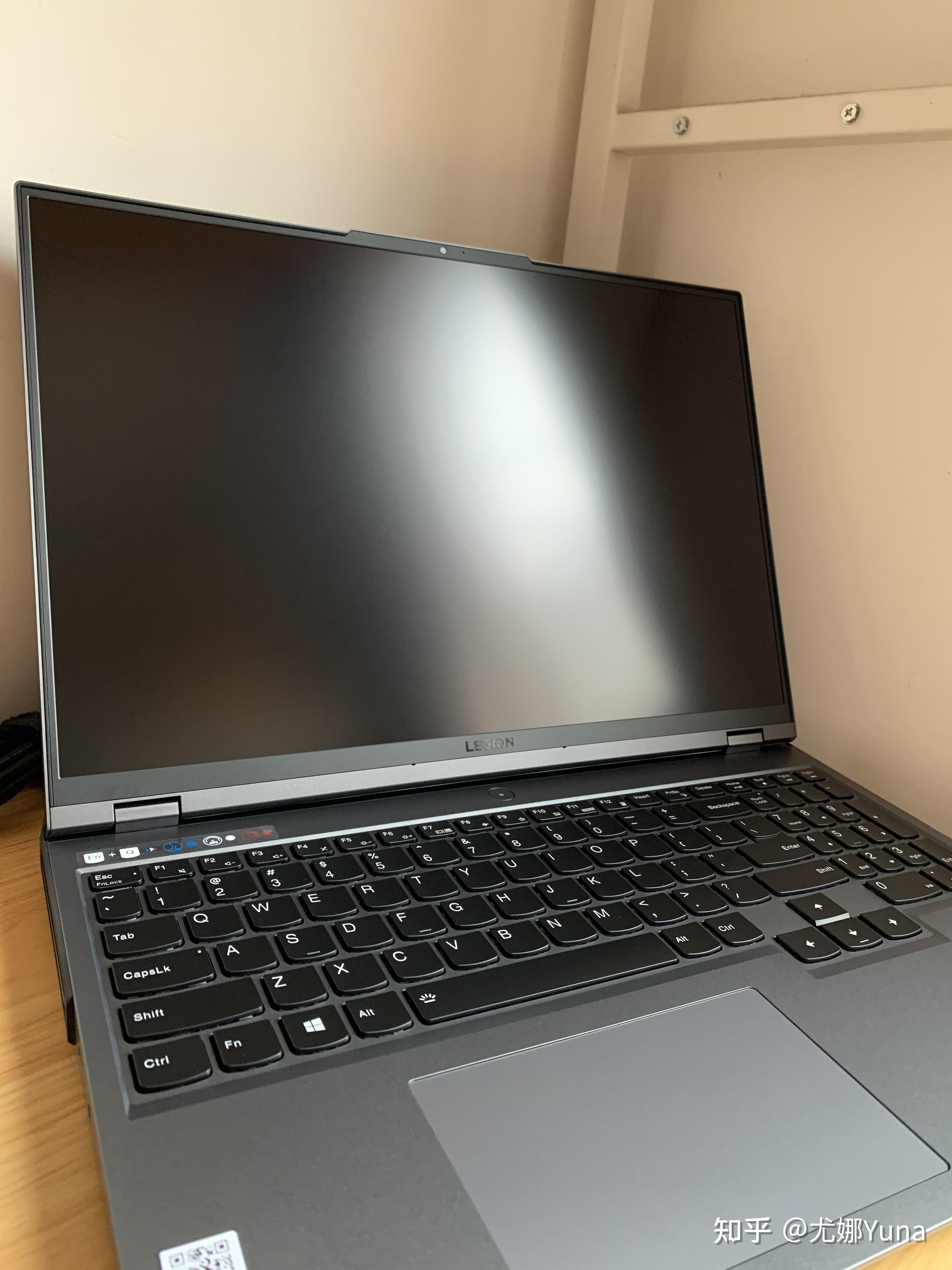 嗯,不愧是上位产品,包装比r7000p精致了一点……圆形封口条可用于检验