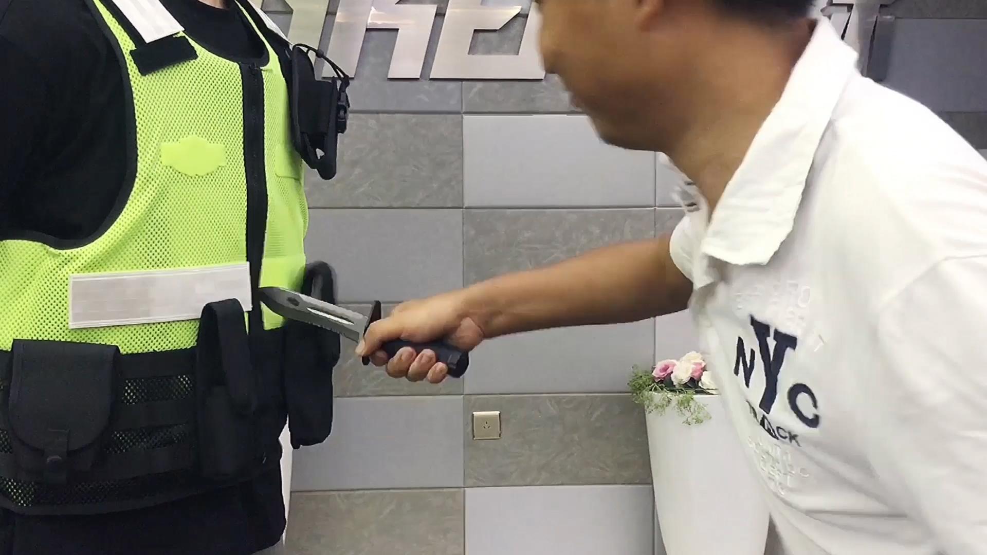 真刀真匕首真人,刺不刺穿?——防刺服暴力穿刺试验! - 知乎