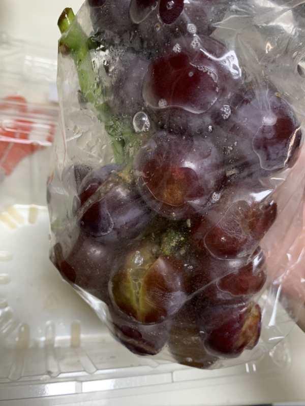 想吃巨峰葡萄了,看到多点app的售价比每日优鲜,美团买菜便宜近2-3倍.