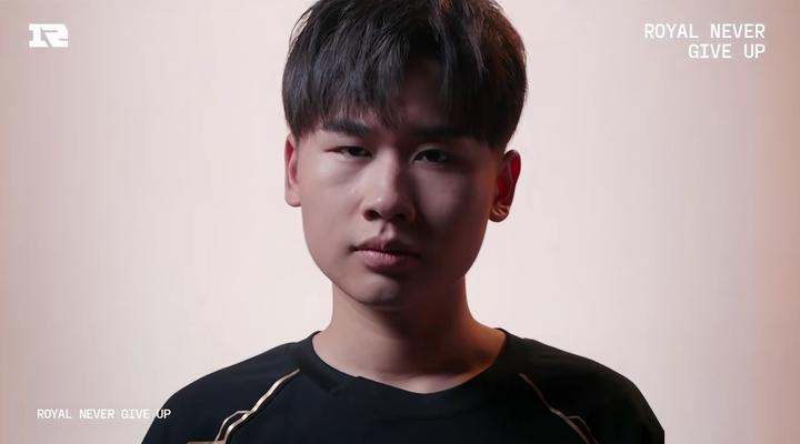 rng队内矛盾爆发,wei现场发火,气到要摔耳机,汤圆操作引发众怒