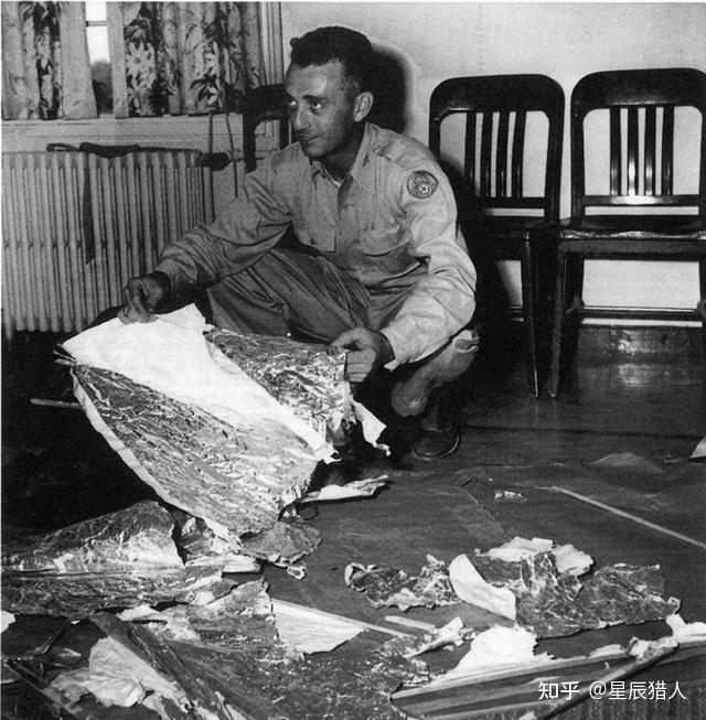 艾罗伊曾经在美国新墨西哥州的军营服役过,并且参与过1947年的"罗斯