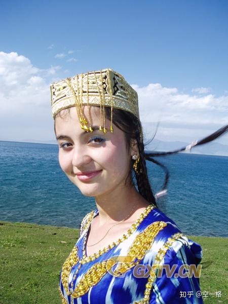 新疆蒙面美女图片