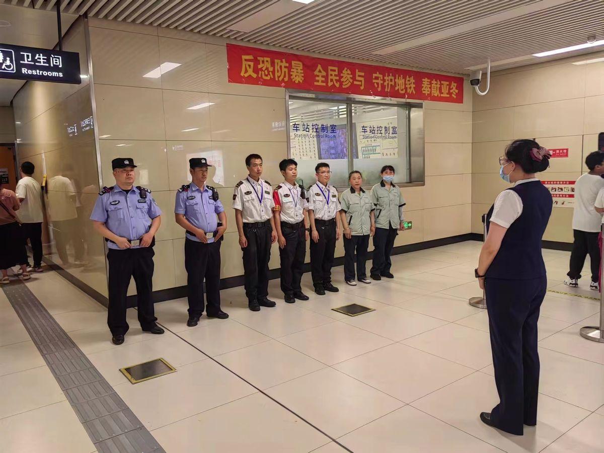 共工新闻关注:哈尔滨市公安局公交分局开展汛期安全检查