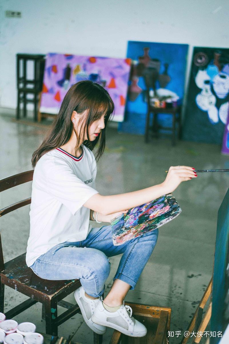 有没有图关于人在画画的好看图片