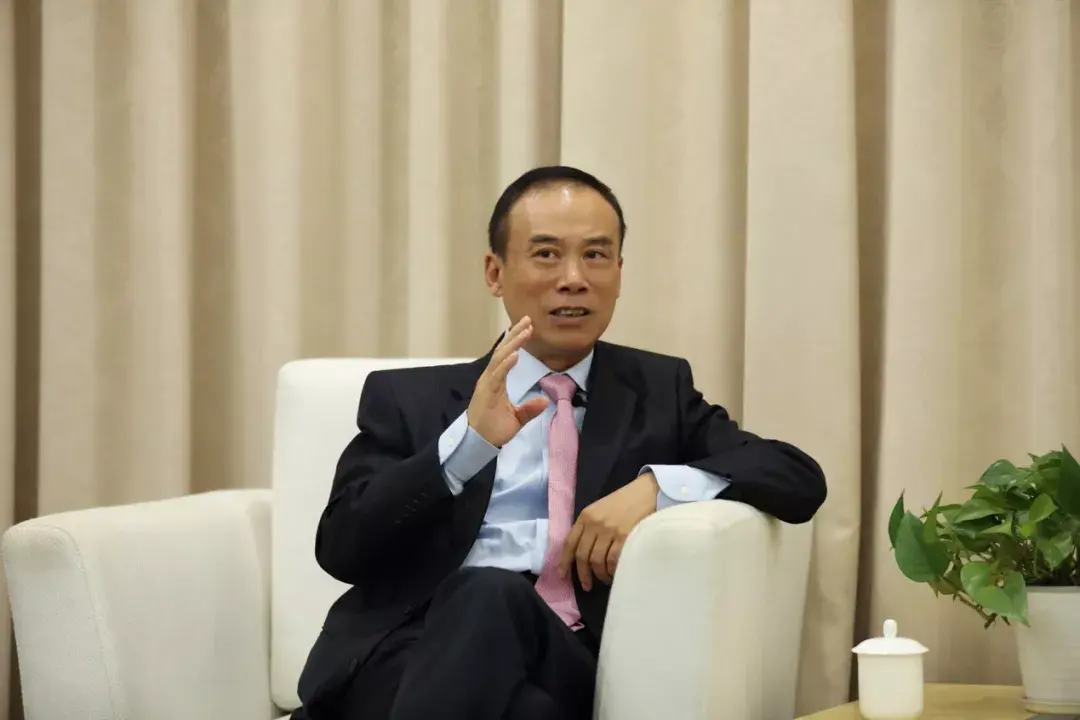 陈志文:您刚才讲到家国情怀,这其实也与家庭教育有关,您觉得父母在