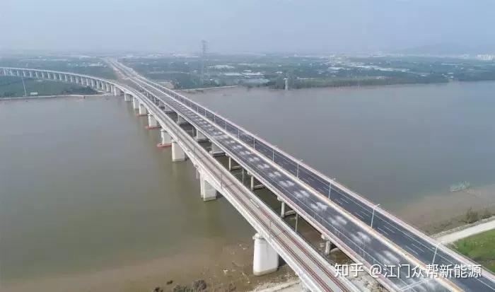 江珠高速,银洲湖高速,新台高速;四横包括深岑高速,中开高速,斗恩高速