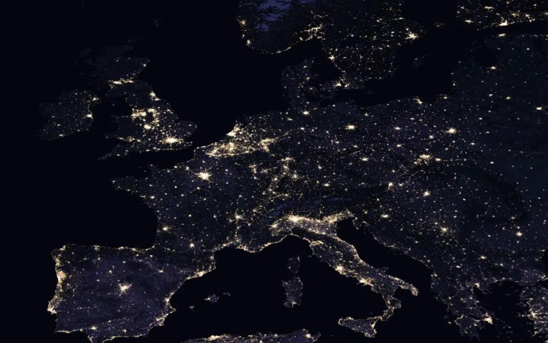 各位有没有暗一点的电脑壁纸