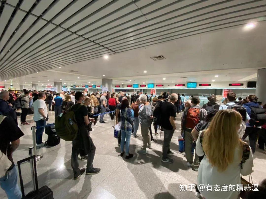 【携程攻略】新山一国际机场，胡志明机场分为好几个航站楼，国内出发和国际出发不在一个楼。如果是…