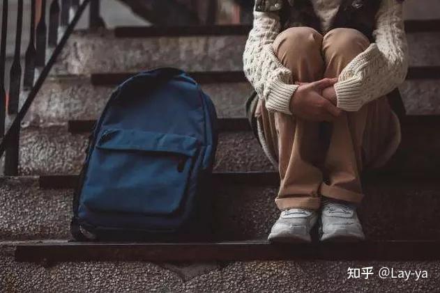 厌学逃学:学校恐惧,拒绝上学,上学总感觉勉强不高兴,一到学校就会有