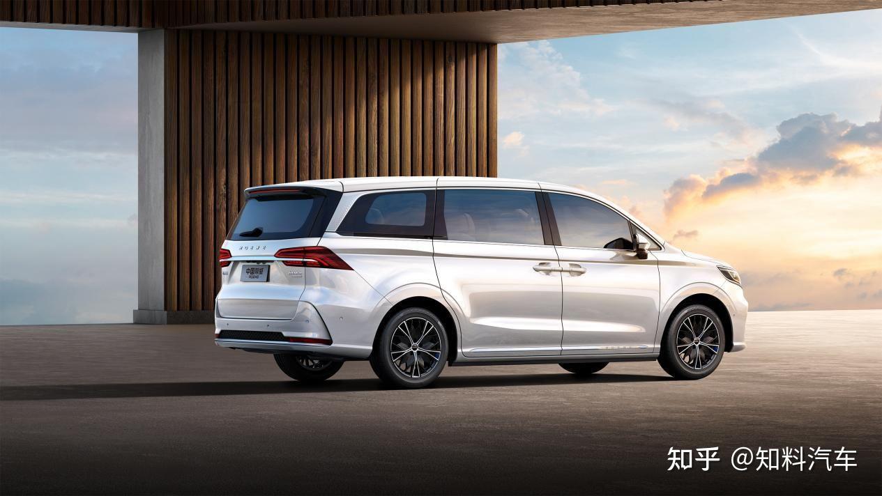 豪华大7座mpv谁才是享受派的新选择上汽荣威imax8对比传祺m8