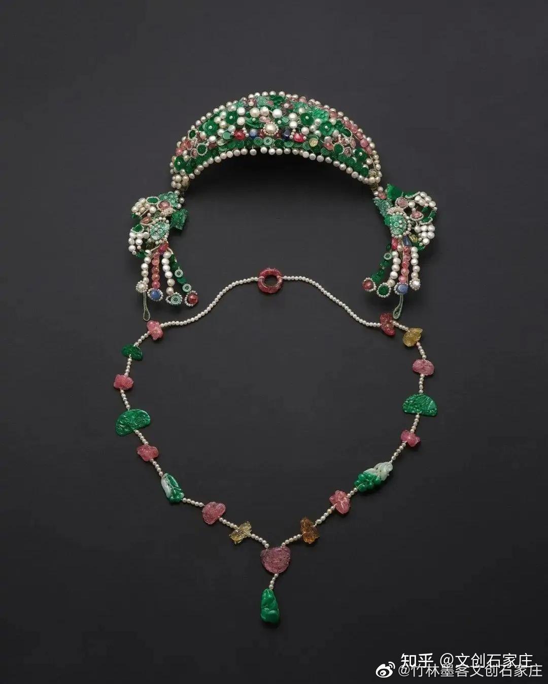 头面是清代宫廷后妃穿着吉服时头上所带钿子的装饰物,清代满族妇女上