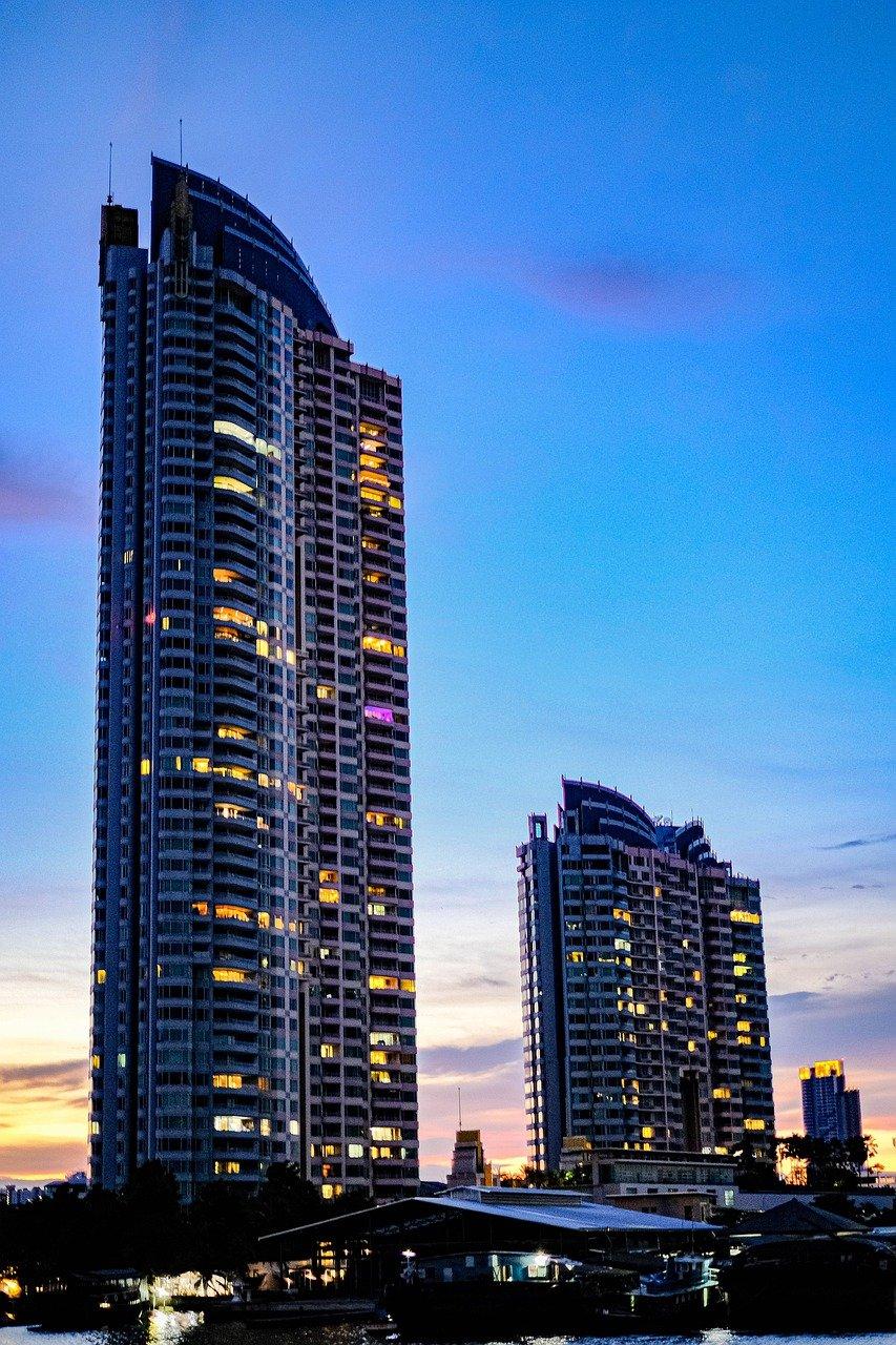 4. 繁华商圈近邻