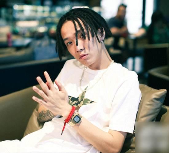 头顶头发稀少帅哥做脏辫发型后秒变潮爆时尚达人