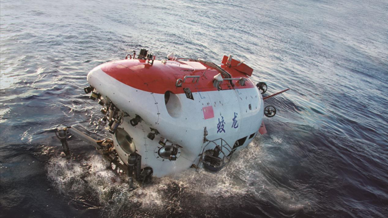 7000米深海处蛟龙号突然失联竟是因为潜航员在抓海参