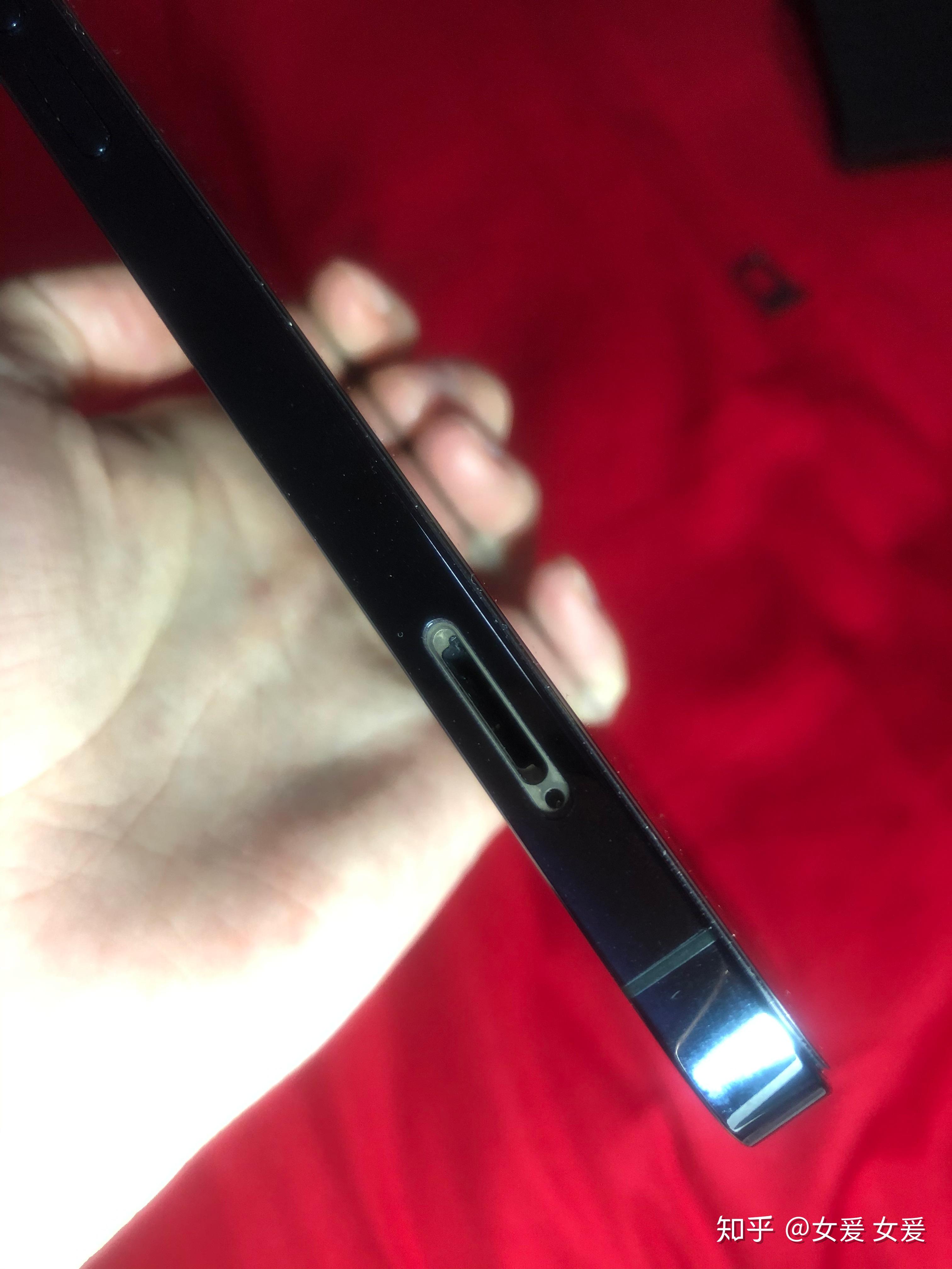 iphone12pro卡槽生锈了吗