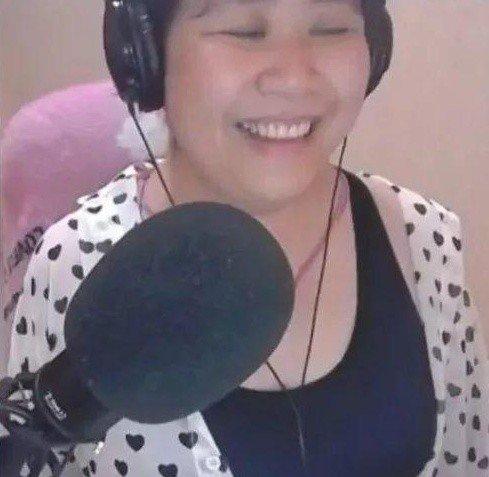 宅男再遭暴击 斗鱼主播桥碧萝殿下p图直播出bug 真面目是大妈打榜4万元粉丝 这是个渣女 知乎 宅男再遭暴击 斗鱼主播桥碧萝殿下p图直播出bug 真面目是大妈打榜4万元粉丝 这是个渣女 知乎