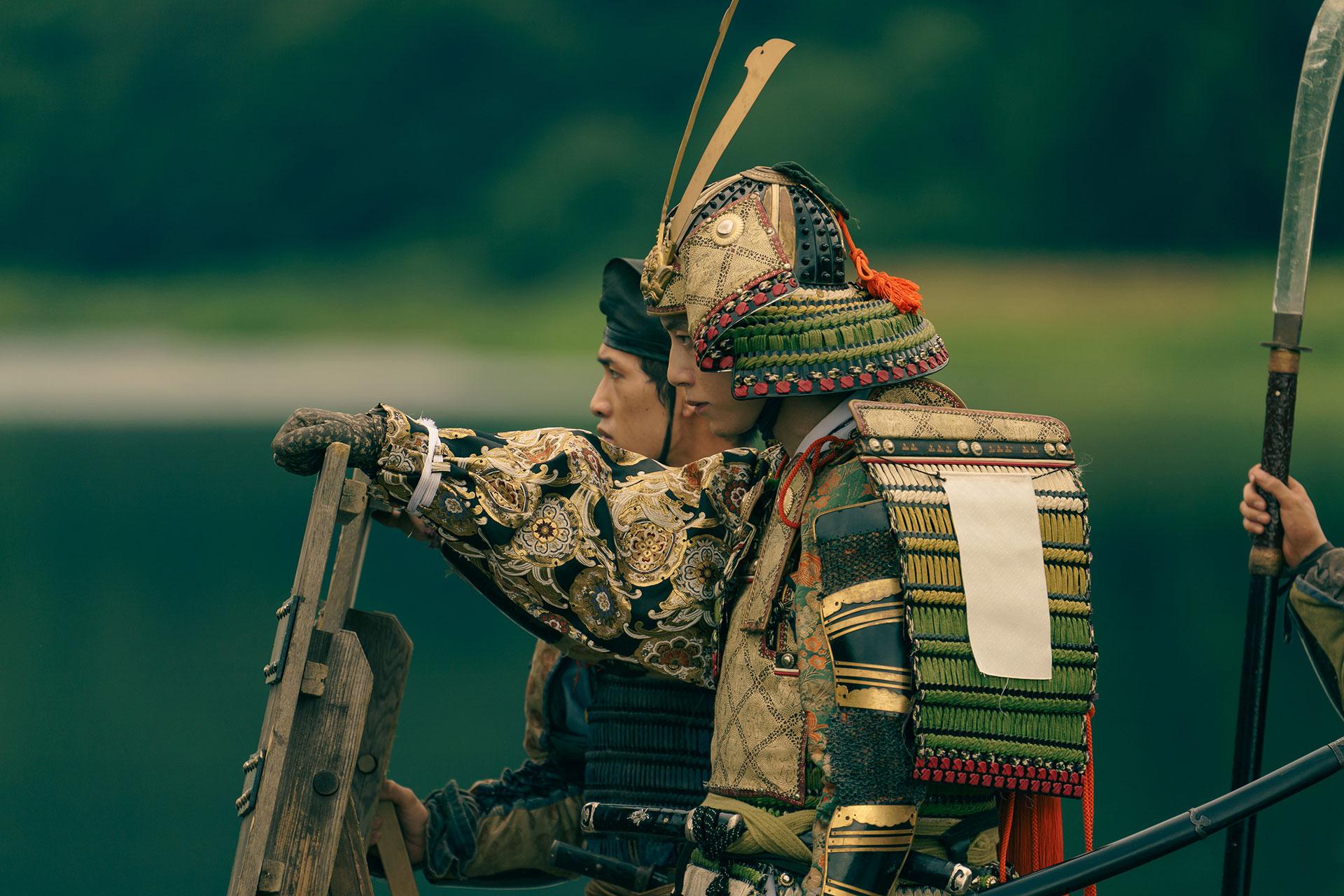 剧中讨伐比企能员时,北条小四郎第一次穿上大铠.