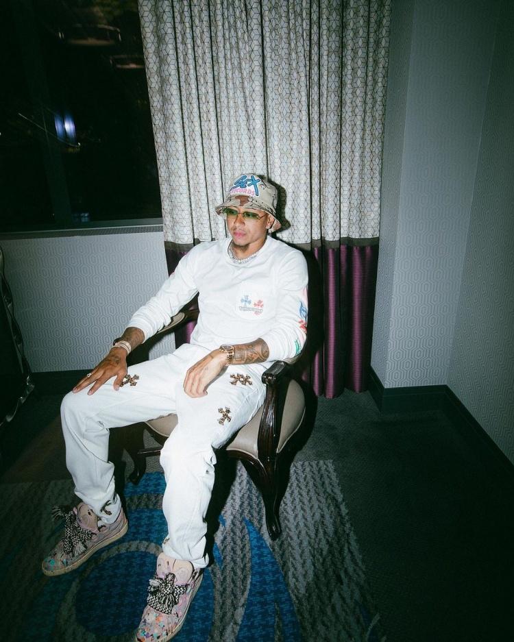 潮流与盛夏的碰撞97!林加德晒照,清凉假日,潮牌混搭