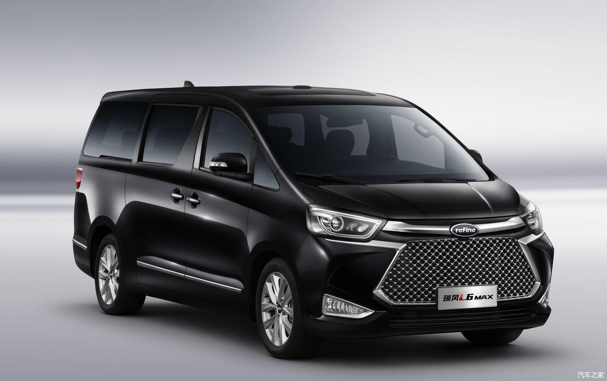 换装"refine"全新车标.