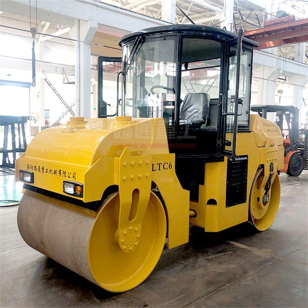 "动力充沛"的6吨压路机