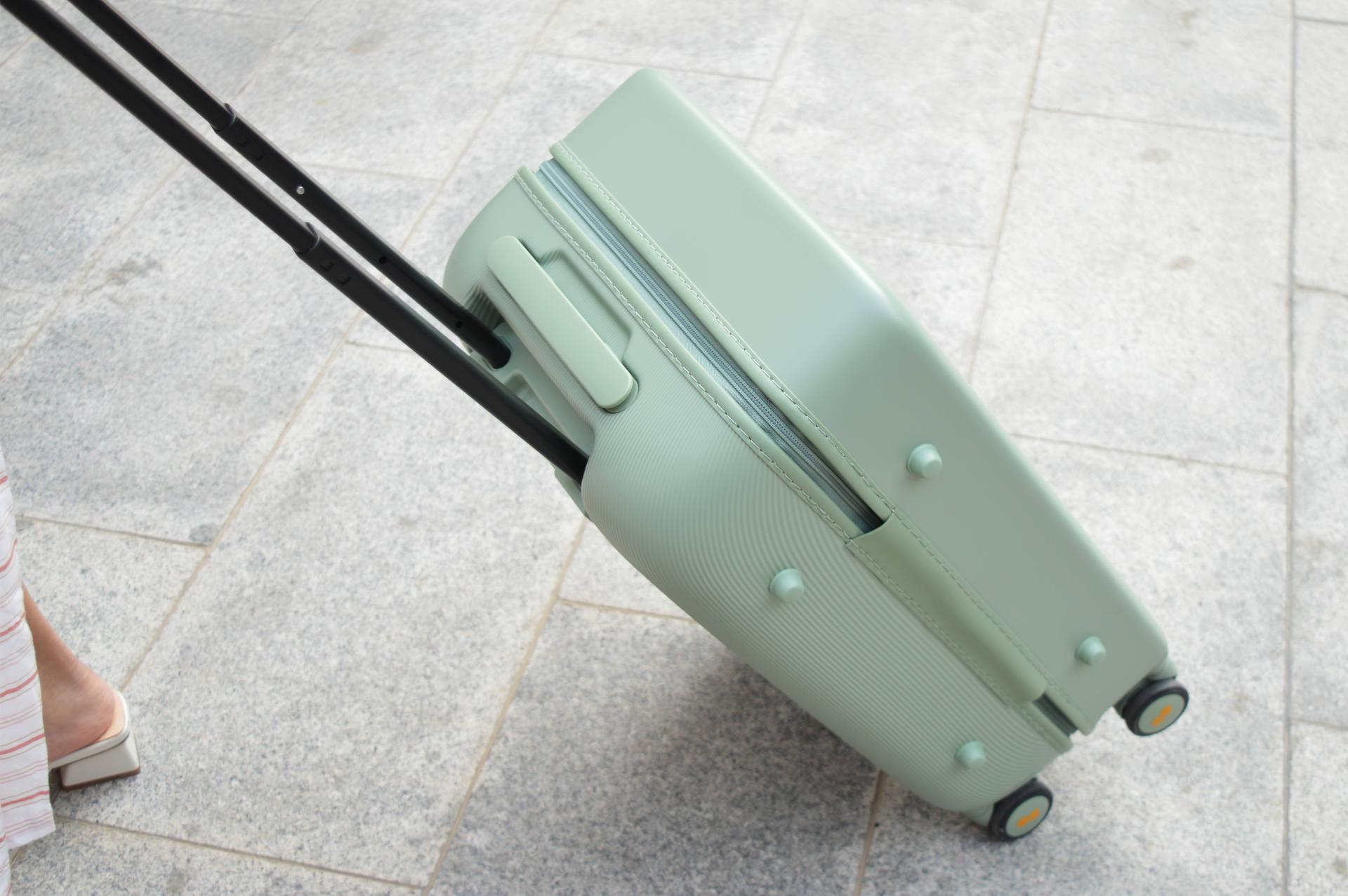 对于锤子科技发布的地平线八号旅行箱用过的人来说说具体怎么样