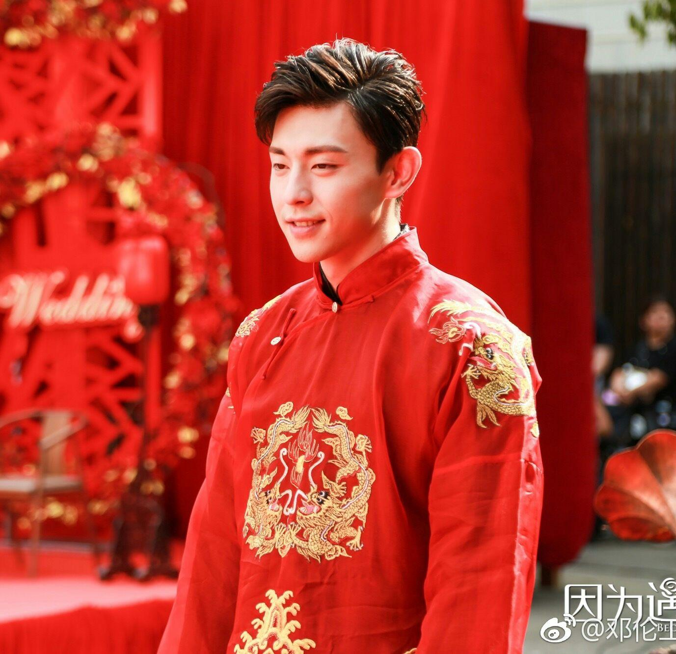 如何评价邓伦的长相?