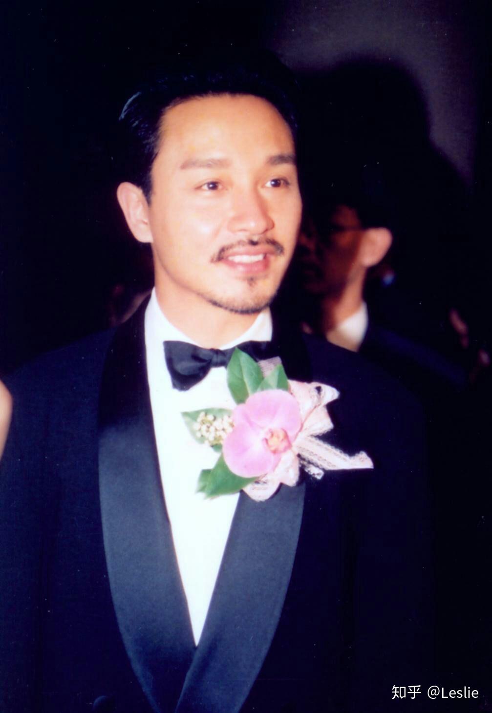 你们觉得有胡子的张国荣好看还是没胡子的