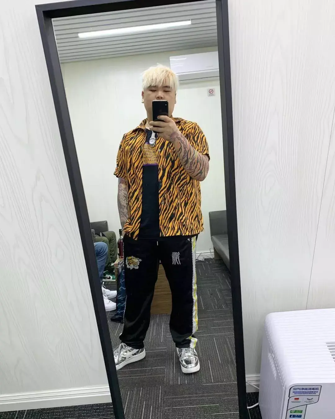 你是喜欢长得帅歌难听的tt还是长得丑歌好听的knowknow