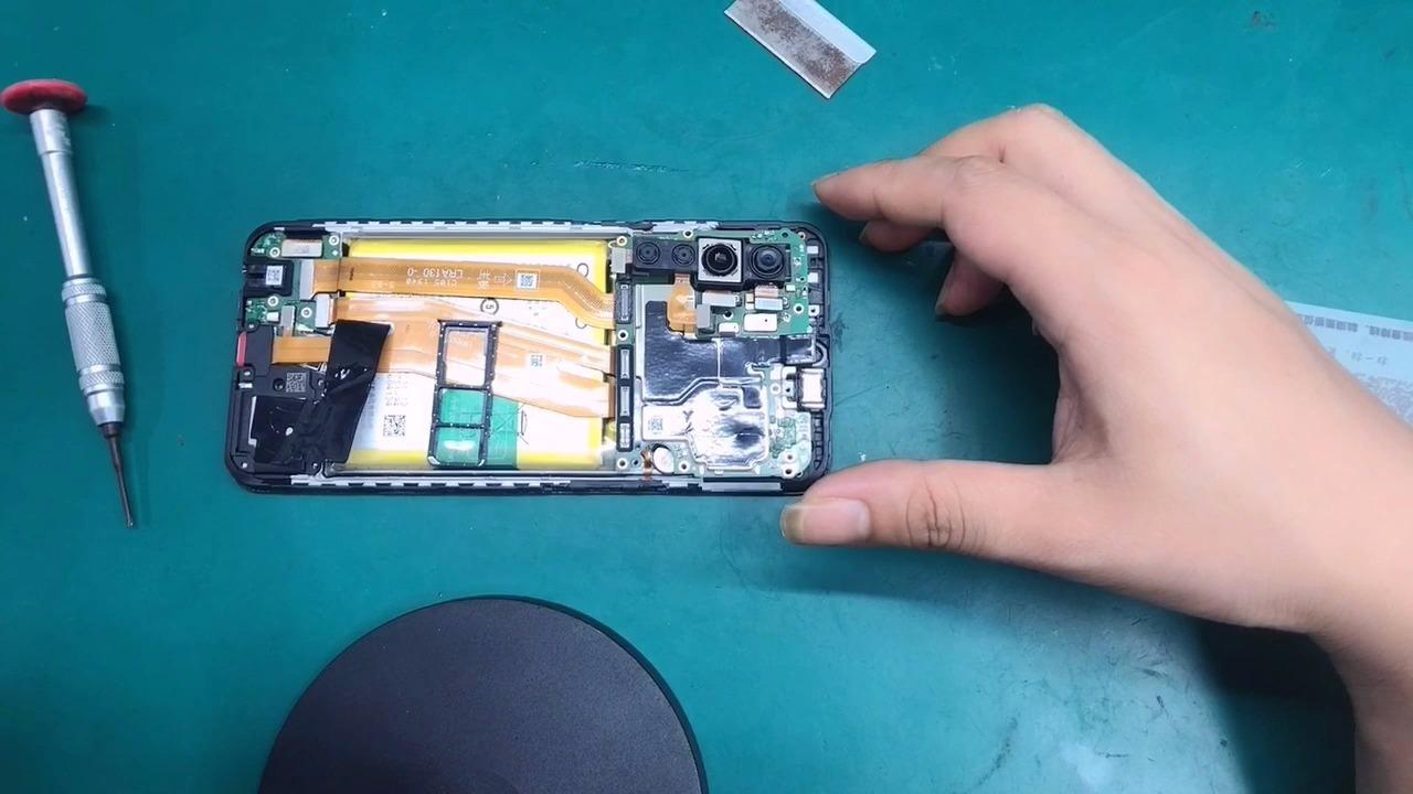 千元oppok5被称为快充机王到底有何不同拆机看做工一目了然