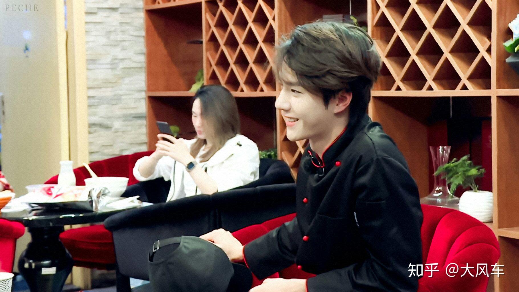 如何看待王一博在5月3日天天向上里和战疫粉丝见面的表现