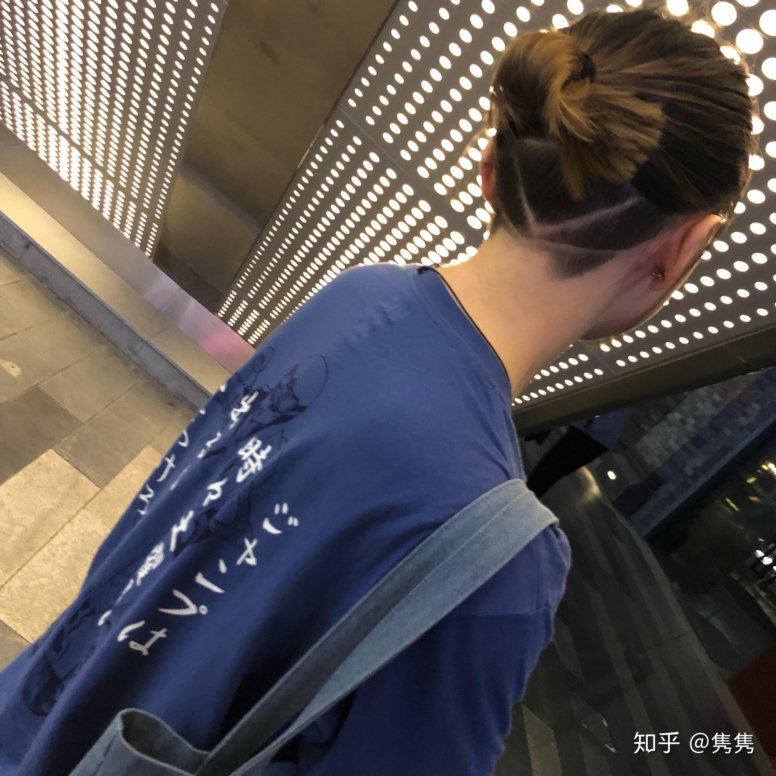 你们觉得女生把脑袋后面的头发剃了怎么样?