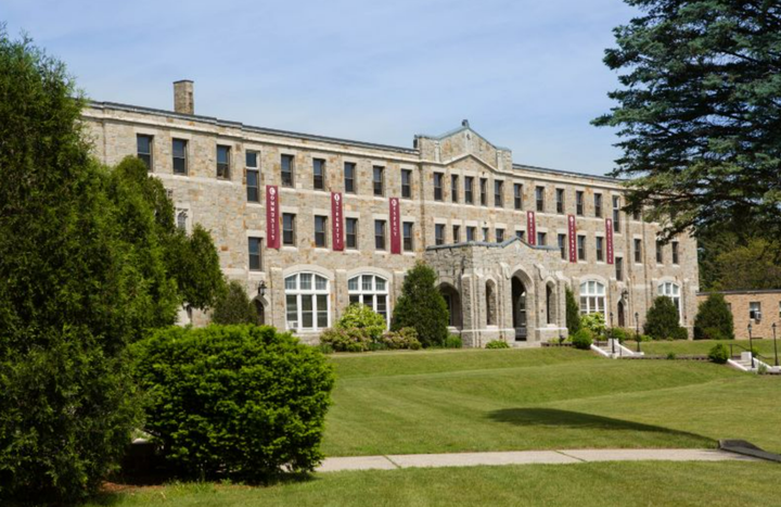 美国低龄留学美国私立中学春游活动徜徉明媚春光