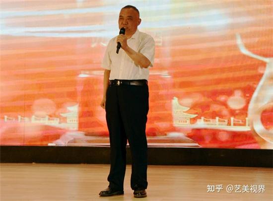 贵州贵牛酒全国营销中心总经理张海洋现场发表了祝酒词,祝愿中华姓氏