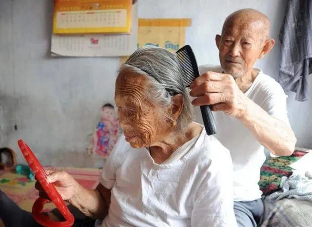 这组催人泪下的夫妻照片满满的都是感动