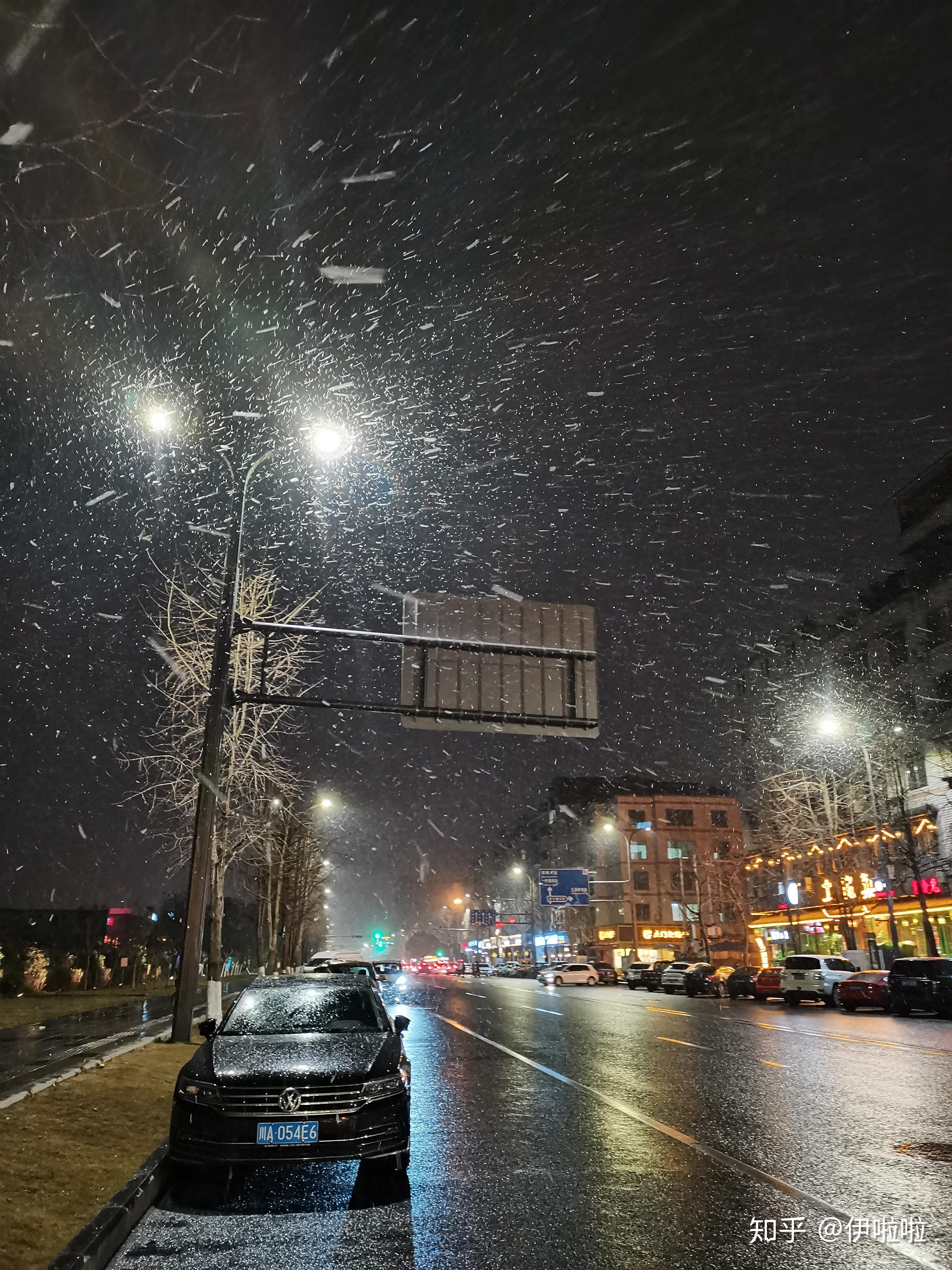 下雪夜景 大街图片