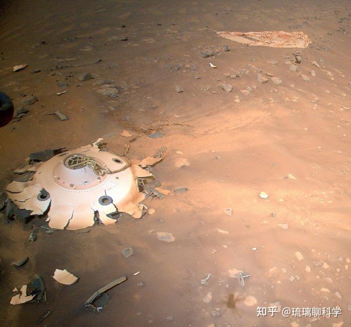 火星直升机起飞后,发现火星表面的外星飞船残骸,这是怎么回事?