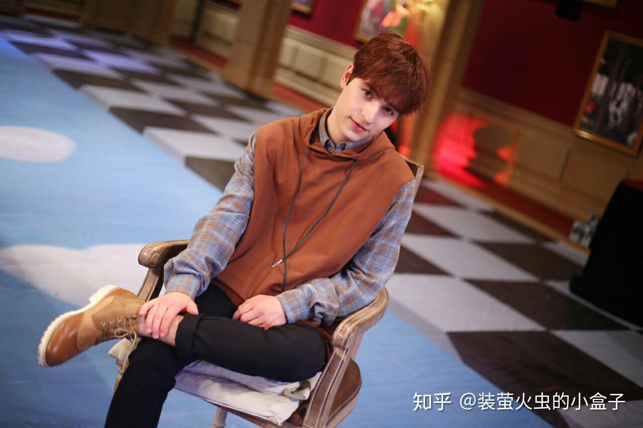 如何评价《非正式会谈》里的 dylan 钟逸伦? - 知乎