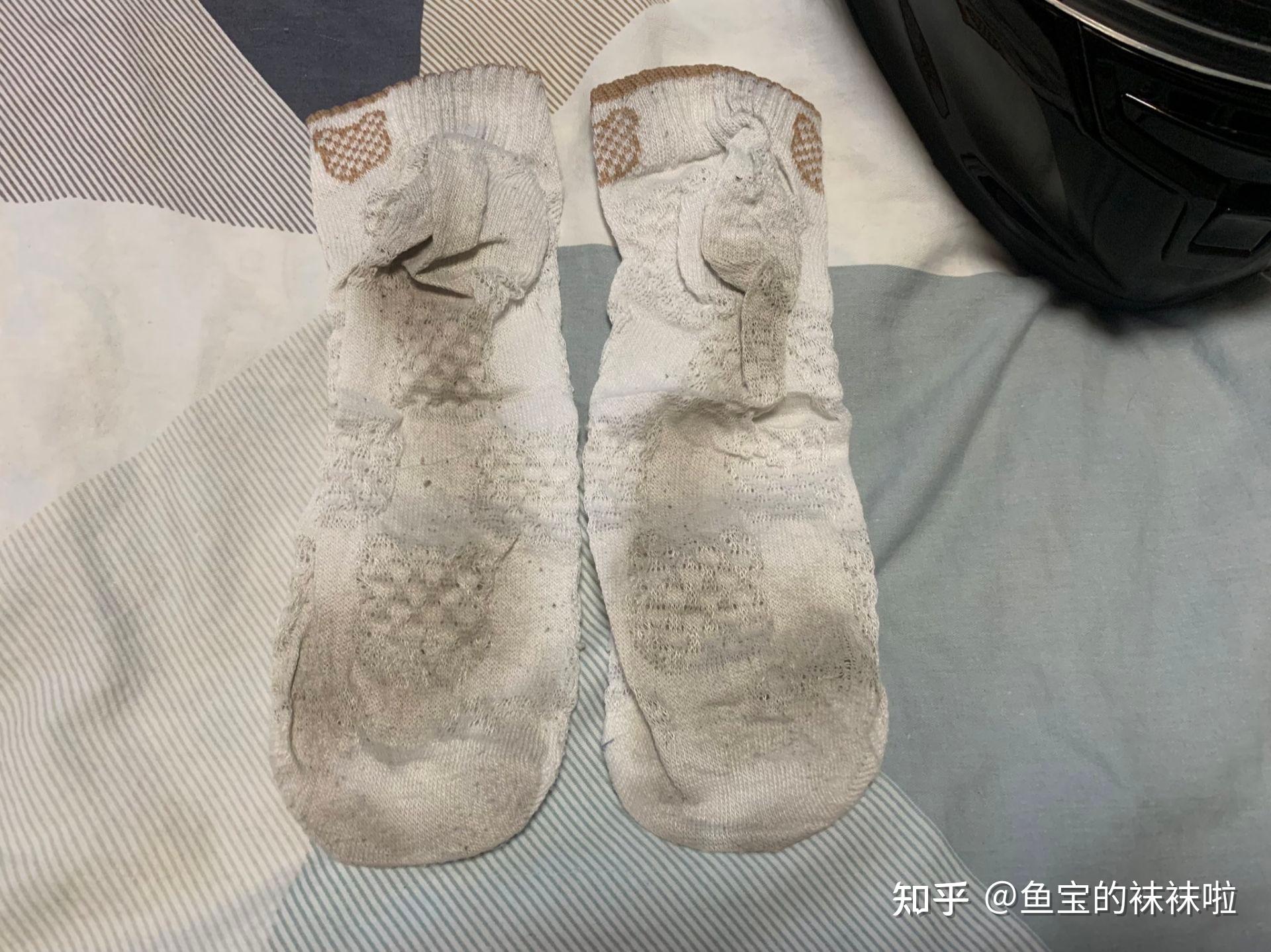 为什么女生的白袜子穿不脏? - 知乎