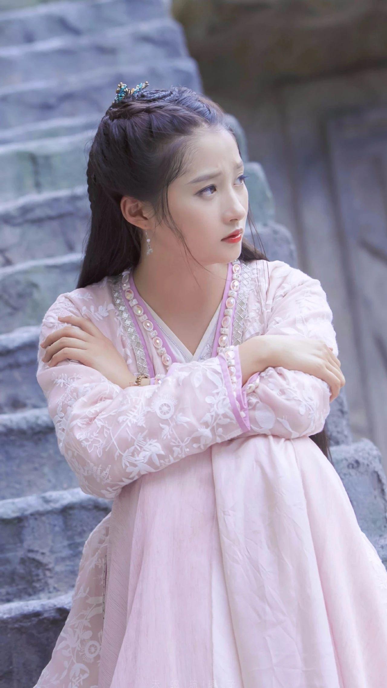关晓彤轩辕剑之汉之云壁纸送达是灵动水嫩的小仙女哒