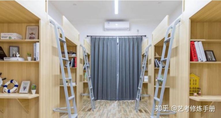 这是老鹰画室杭州校区的宿舍,有四人间,六人间,据说还有酒店公寓式