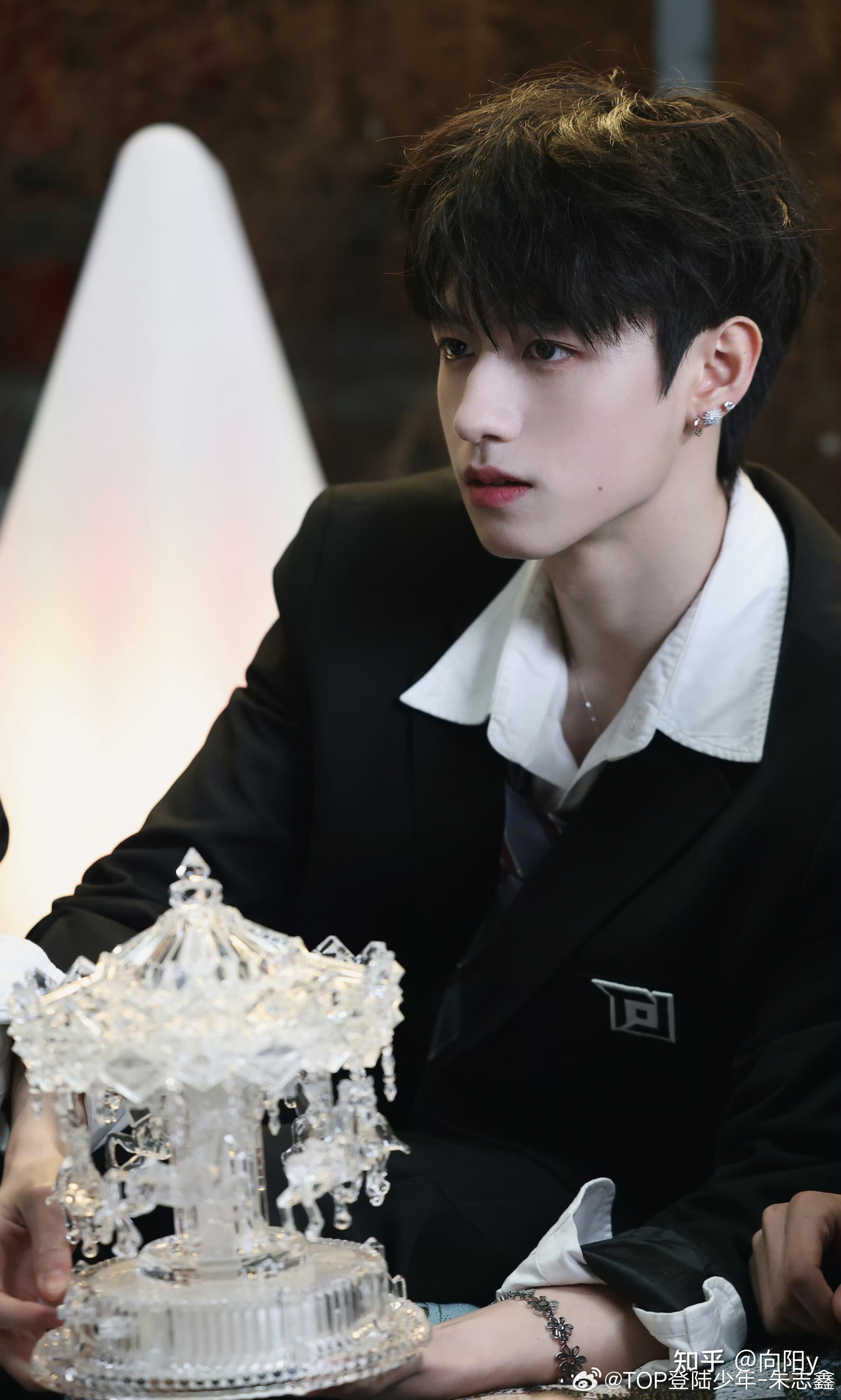 中国现在娱乐圈最帅的美男子是谁呀