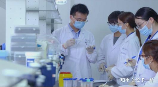 婚礼请柬寄前任：你说报复还是祝福？评论区炸锅