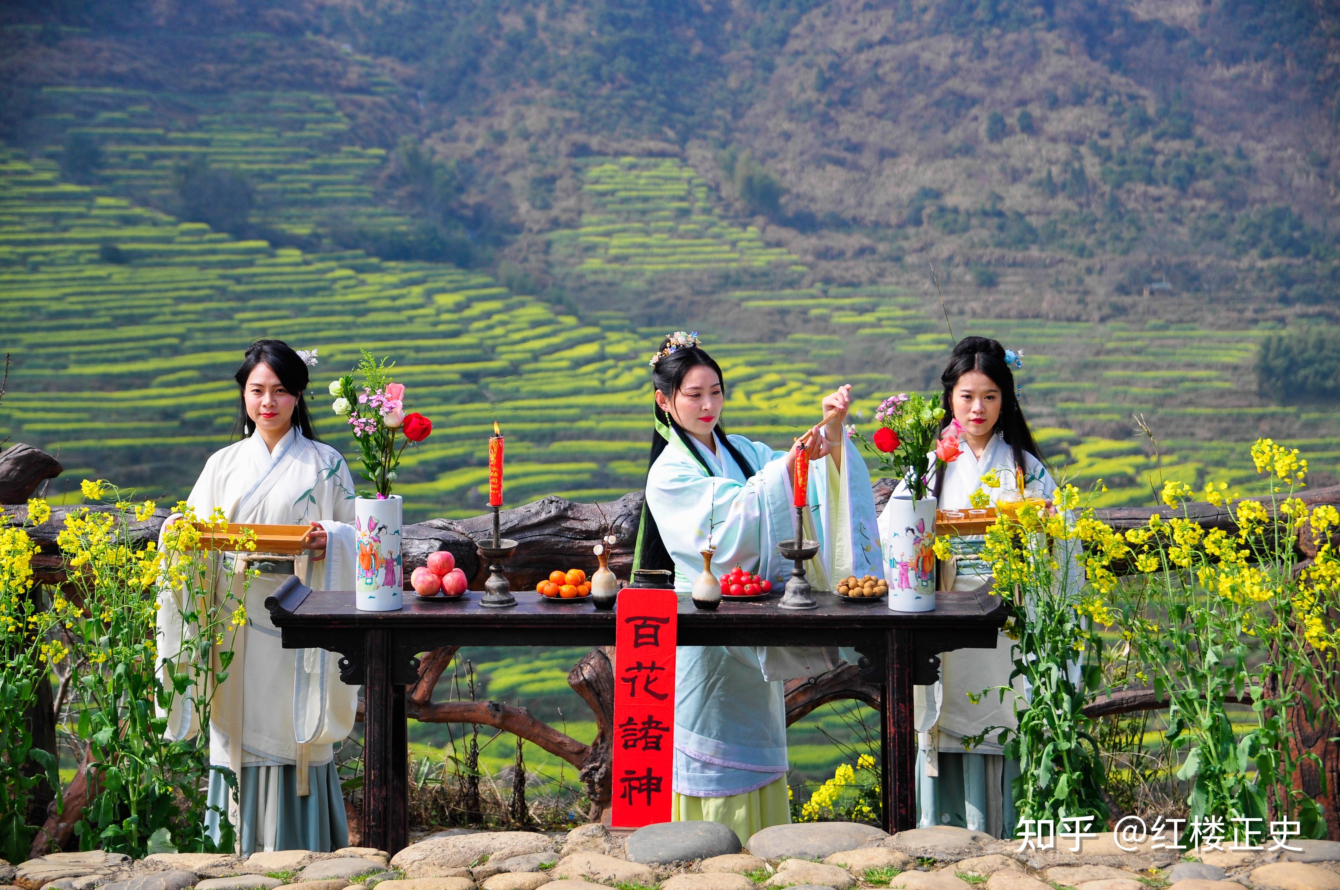 尚古风俗:凡交芒种节的这日,都要设摆各色礼物,祭饯花神,言芒种一过
