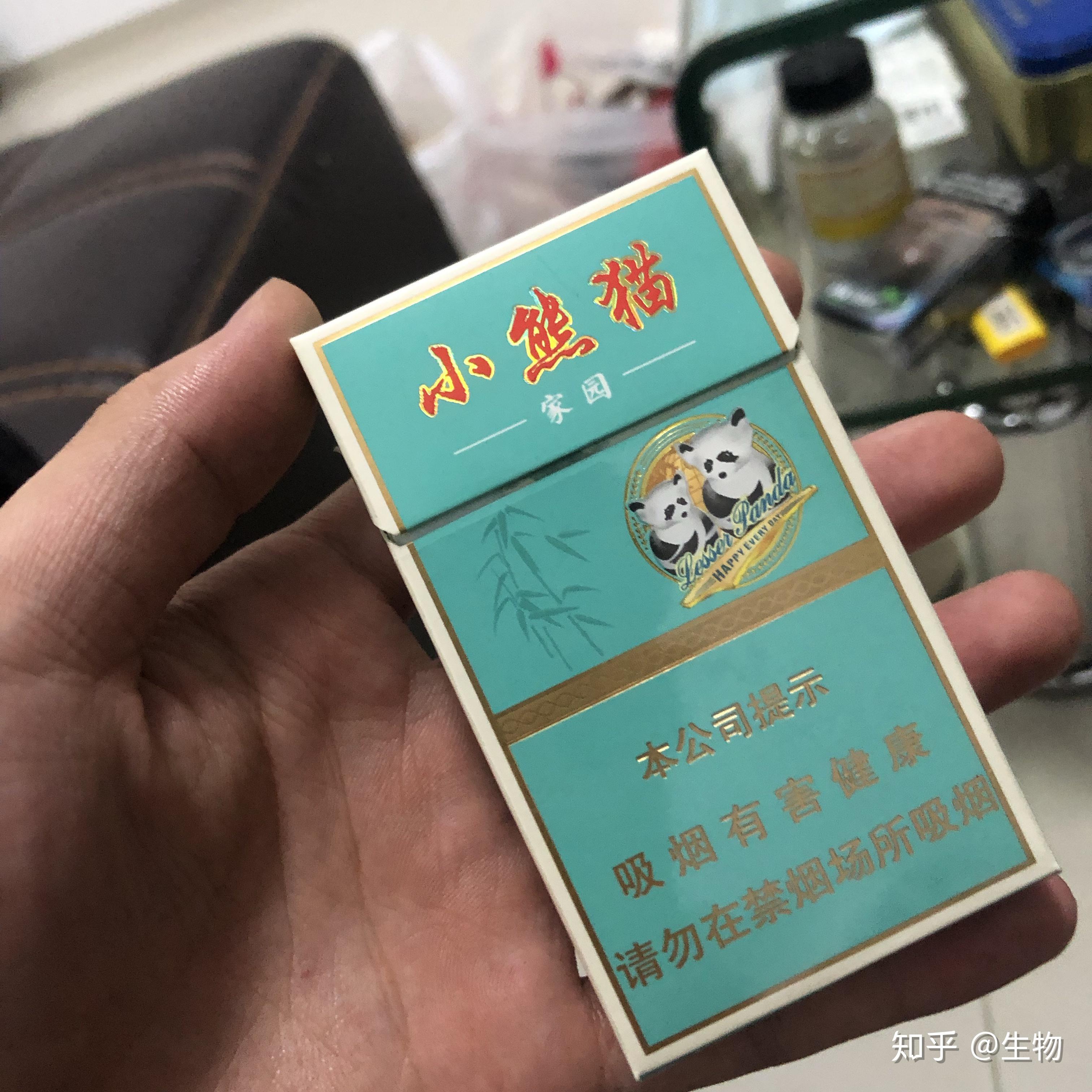 三根一包的熊猫香烟图片