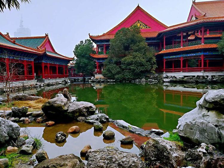 湖南长沙普通酒楼餐厅金碧辉煌堪比迷你故宫价格亲民成网红