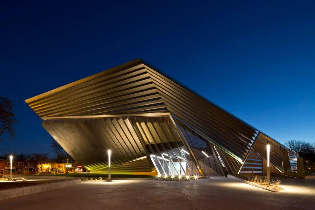 特别和艺术的存在,学生和教授们都以这个建筑为傲,不仅外观充满设计感