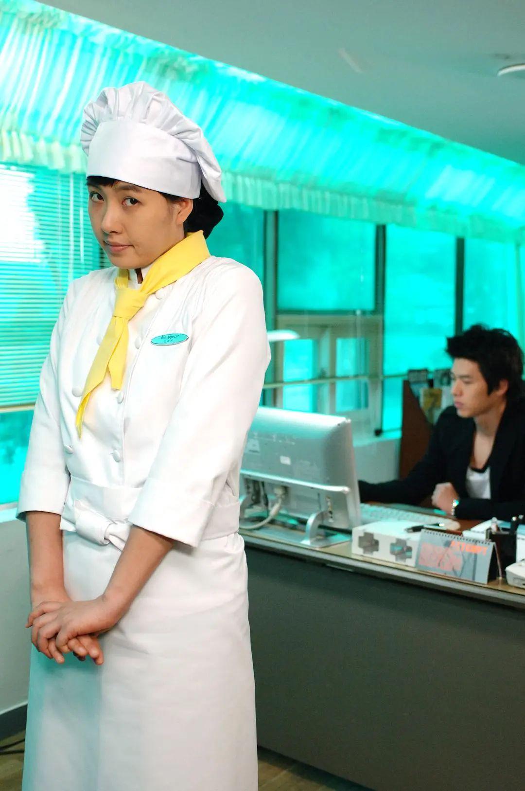 而贤宇随后和她的旧邻居张彩丽(李有美 饰)订婚了!